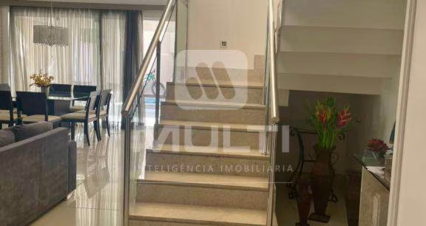 Casa em condomínio fechado com 3 quartos para alugar no Jardins Barcelona, Uberlândia 