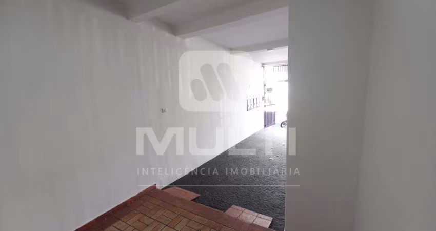 Casa com 3 quartos para alugar no Martins, Uberlândia 