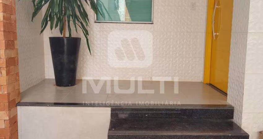 Casa com 5 quartos para alugar no Nova Uberlândia, Uberlândia 