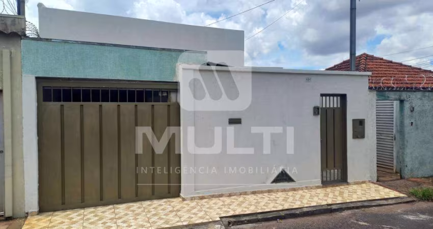 Casa com 3 quartos para alugar no Fundinho, Uberlândia 