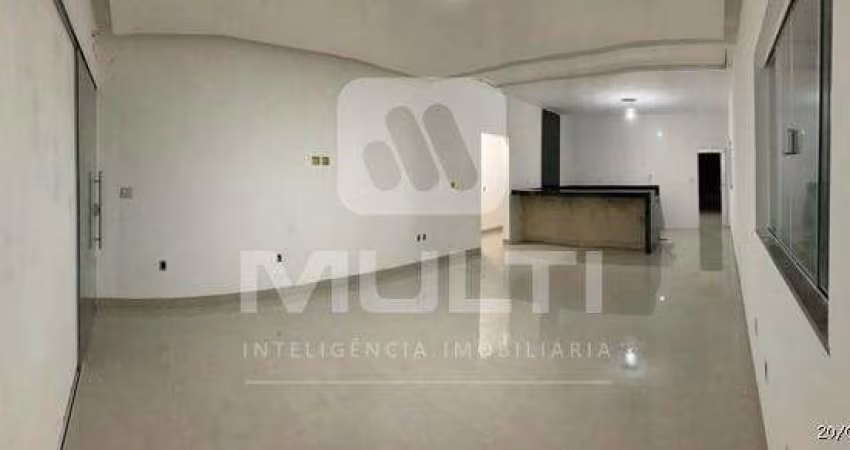 Casa com 3 quartos para alugar no Jardim Inconfidência, Uberlândia 