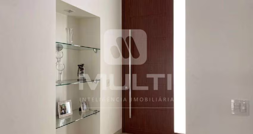 Casa em condomínio fechado com 3 quartos para alugar no Morada da Colina, Uberlândia 