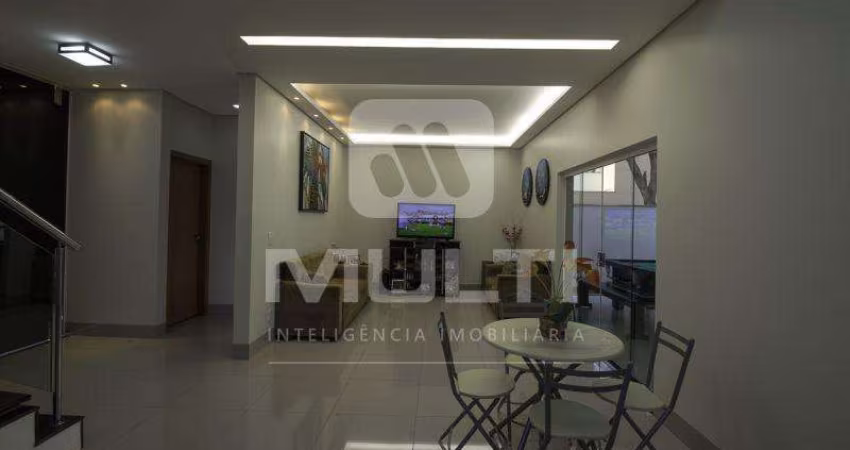 Casa em condomínio fechado com 3 quartos à venda no Aclimação, Uberlândia 