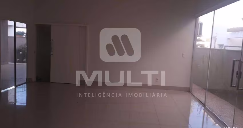 Casa em condomínio fechado com 3 quartos à venda no Jardins Barcelona, Uberlândia 