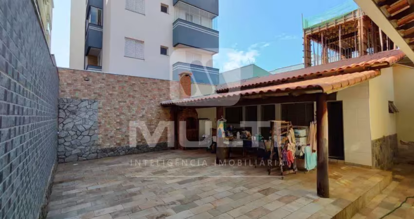 Casa com 5 quartos à venda no Santa Mônica, Uberlândia 