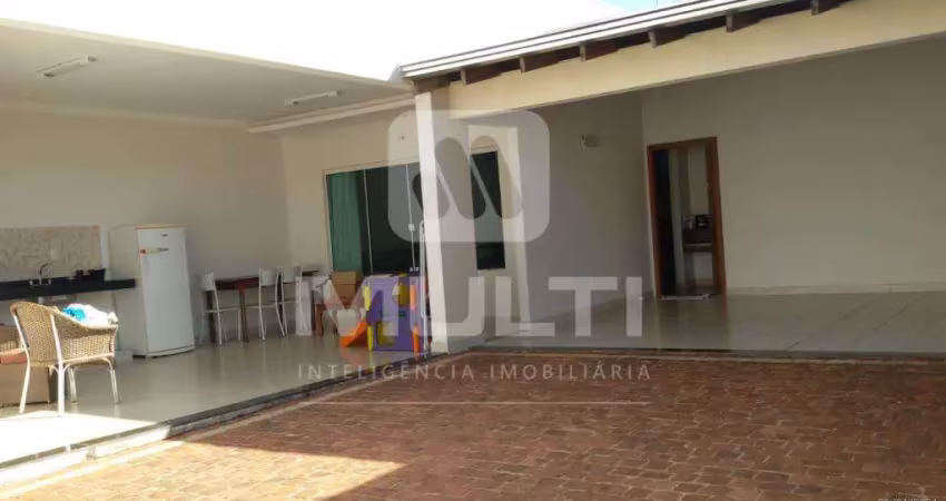 Casa com 3 quartos à venda no Nova Uberlândia, Uberlândia 