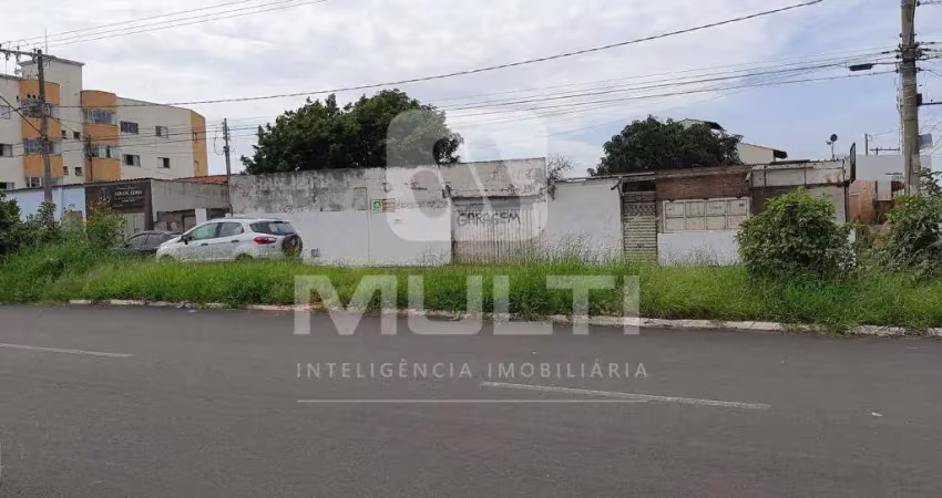 Terreno comercial à venda no Presidente Roosevelt, Uberlândia 
