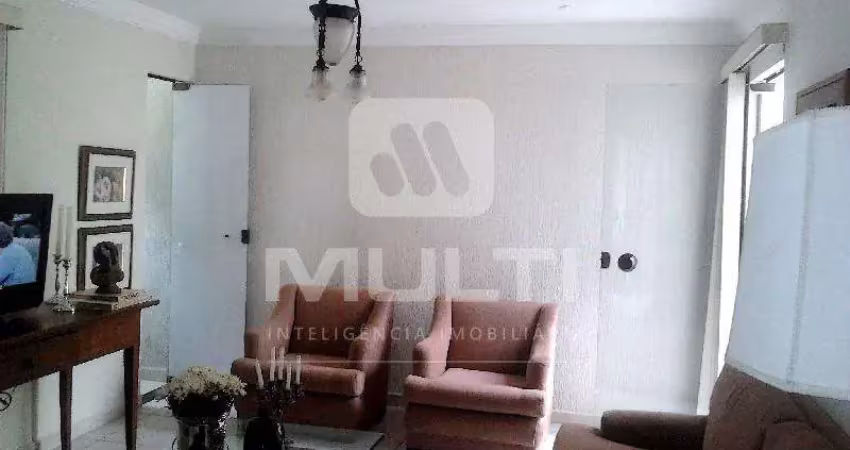 Casa com 3 quartos à venda na Cidade Jardim, Uberlândia 