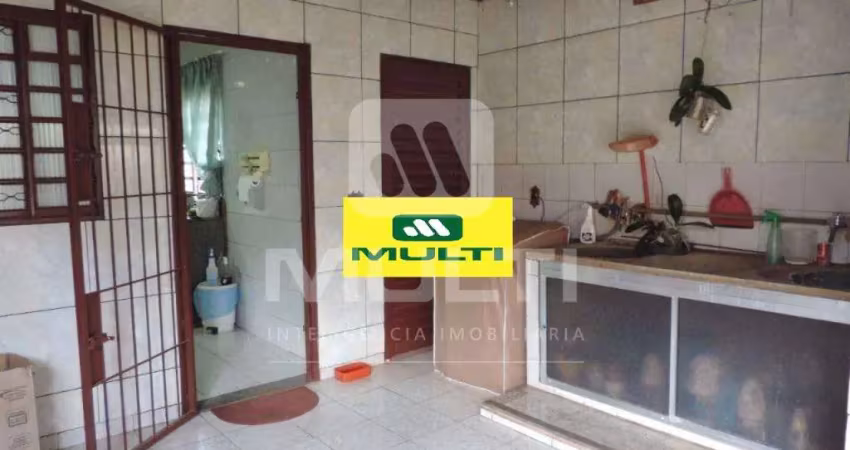 Casa com 4 quartos à venda no Daniel Fonseca, Uberlândia 