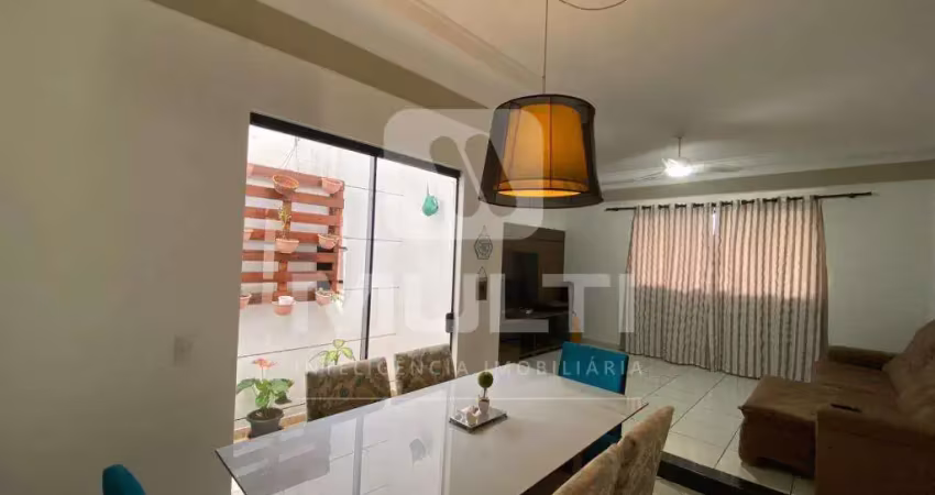 Casa com 3 quartos à venda em Granada, Uberlândia 
