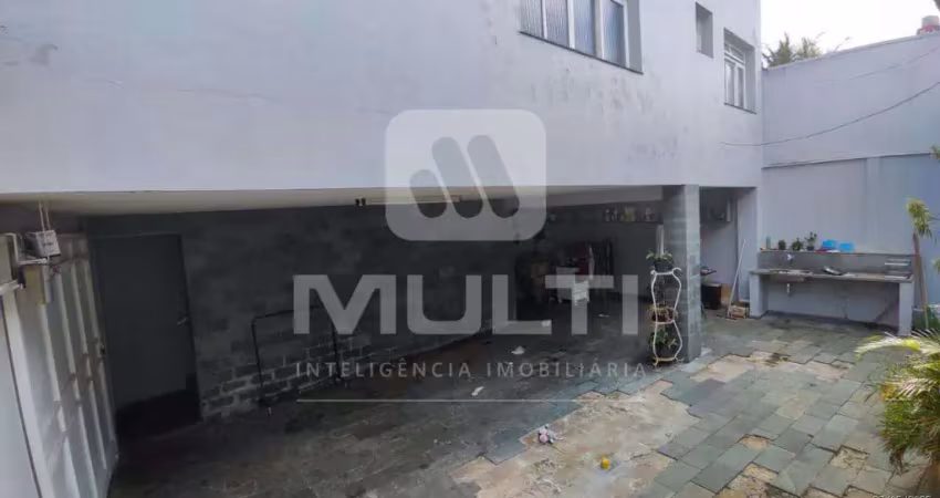 Casa comercial à venda no Tabajaras, Uberlândia 