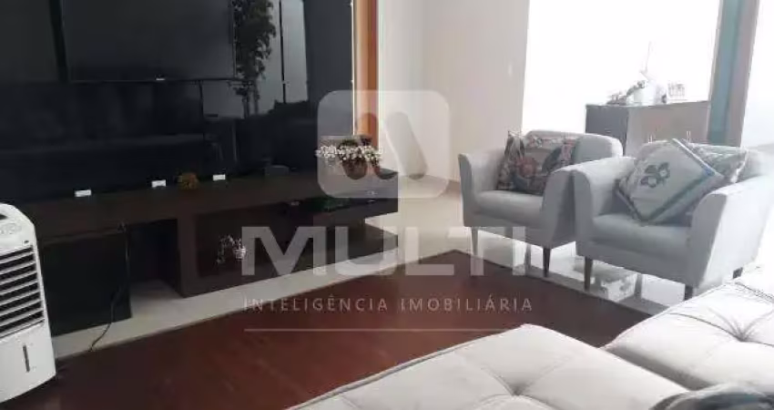 Casa em condomínio fechado com 3 quartos à venda no Alto Umuarama, Uberlândia 