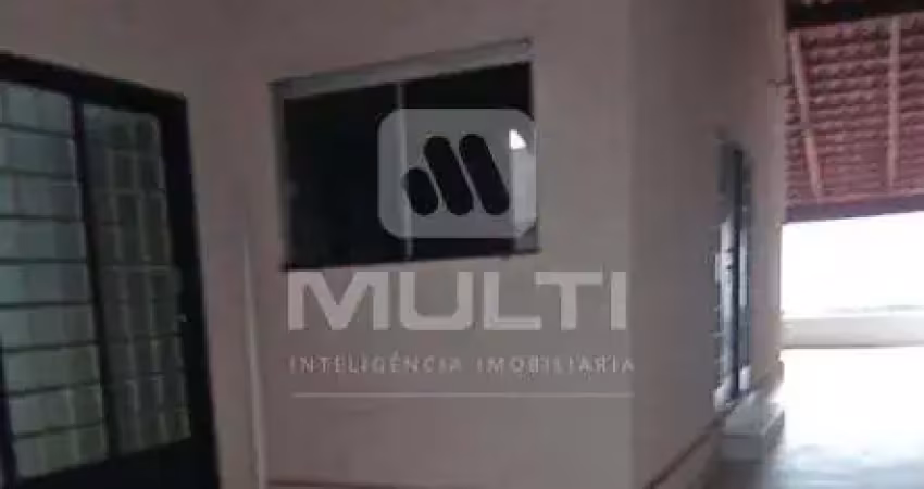 Casa com 3 quartos à venda no Pacaembu, Uberlândia 