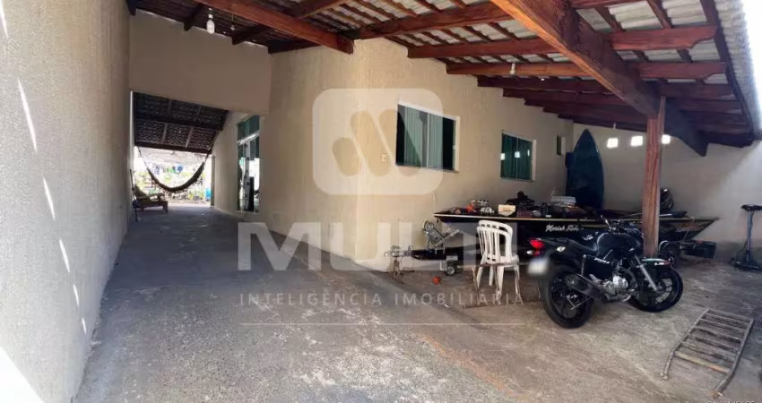 Casa com 3 quartos à venda em Laranjeiras, Uberlândia 