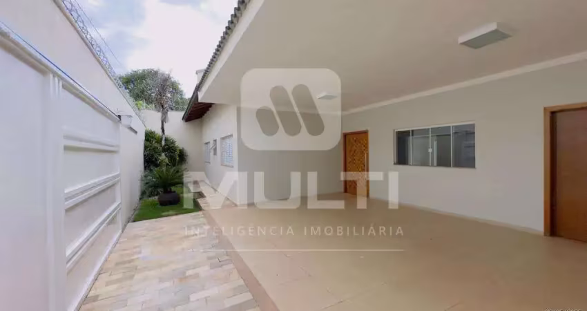 Casa com 3 quartos à venda no Cazeca, Uberlândia 