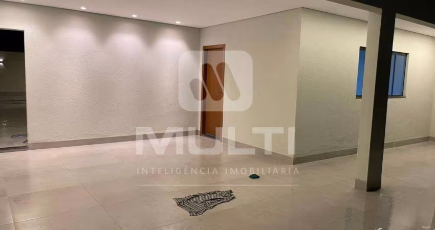 Casa com 3 quartos à venda na Cidade Jardim, Uberlândia 