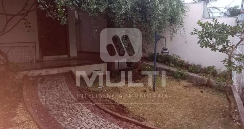 Casa com 3 quartos para alugar no Centro, Uberlândia 