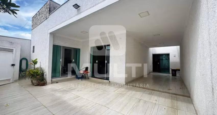Casa com 3 quartos à venda na Cidade Jardim, Uberlândia 