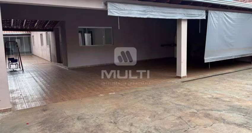 Casa com 3 quartos à venda na Vila Póvoa, Uberlândia 