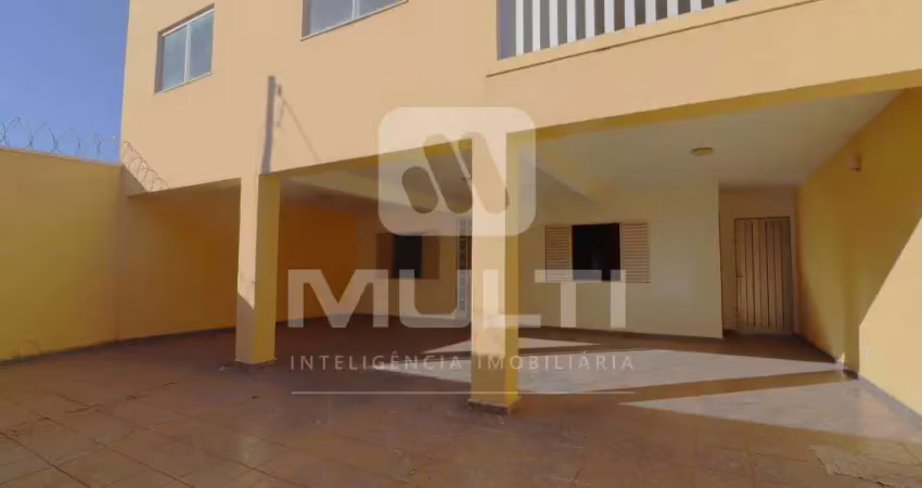 Casa com 5 quartos à venda no Santa Mônica, Uberlândia 