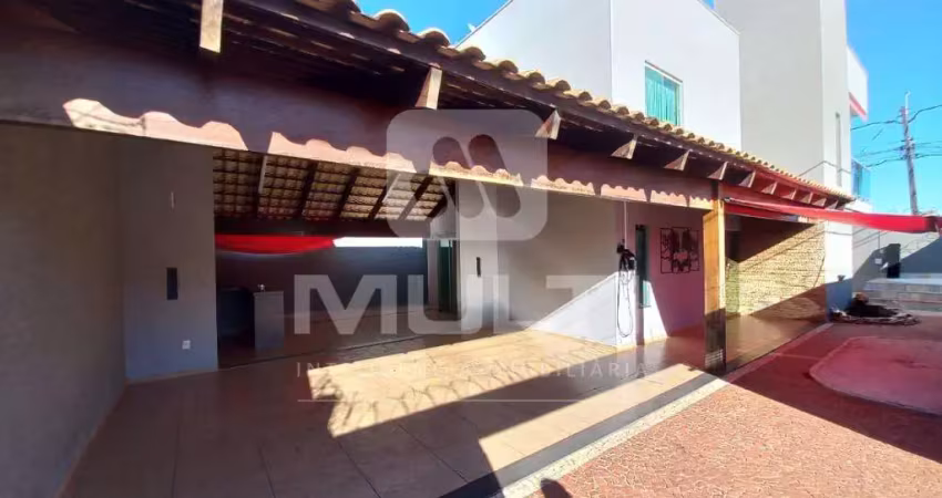 Casa com 3 quartos para alugar no Bosque dos Buritis, Uberlândia 