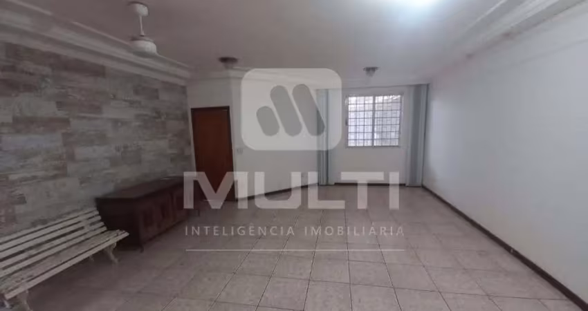 Casa com 3 quartos para alugar no Copacabana, Uberlândia 