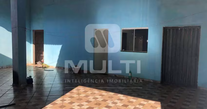 Casa com 2 quartos para alugar no Jardim Europa, Uberlândia 