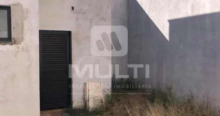 Casa com 3 quartos para alugar no Novo Mundo, Uberlândia 