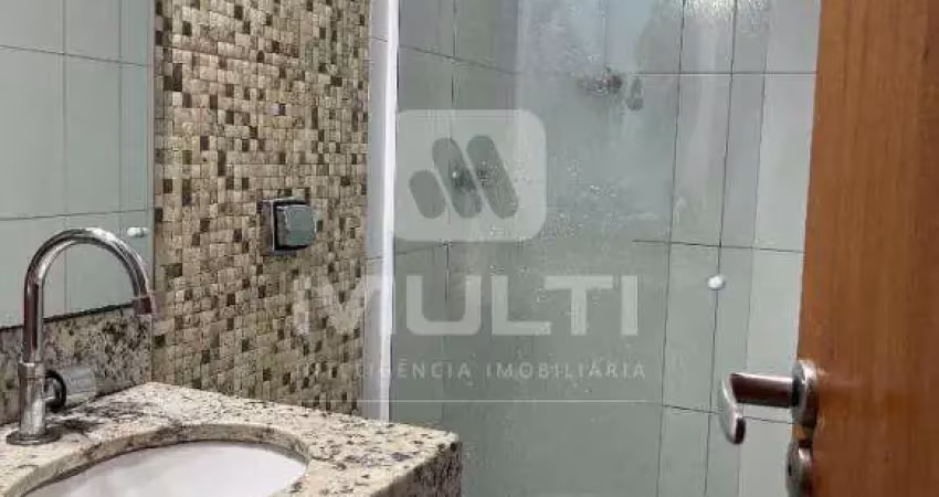 Cobertura com 3 quartos para alugar no Santa Mônica, Uberlândia 