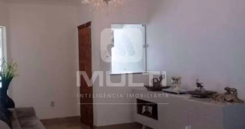 Casa com 4 quartos para alugar no Jardim Europa, Uberlândia 