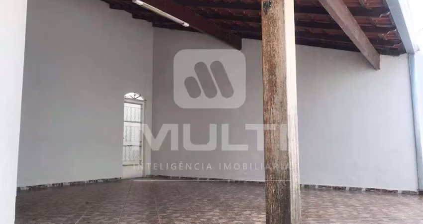 Casa com 3 quartos para alugar em Granada, Uberlândia 