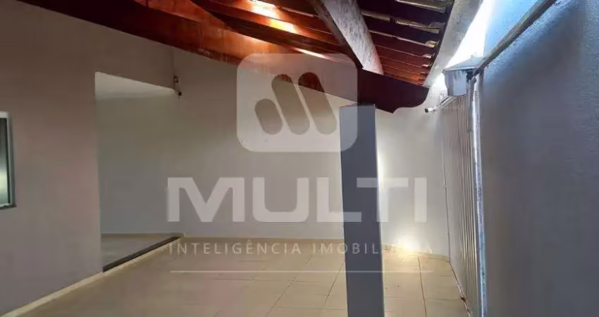Casa com 3 quartos para alugar no Santa Mônica, Uberlândia 