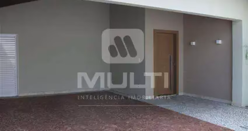 Casa com 4 quartos para alugar no Itapema Sul, Uberlândia 