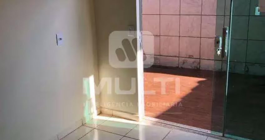Apartamento com 2 quartos para alugar no Tubalina, Uberlândia 