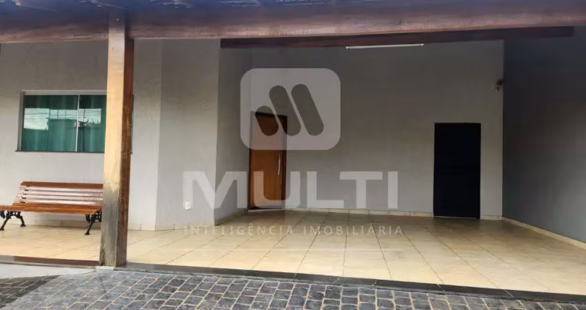 Casa com 3 quartos à venda no Jardim Holanda, Uberlândia 