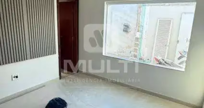 Casa com 3 quartos à venda no Santa Mônica, Uberlândia 