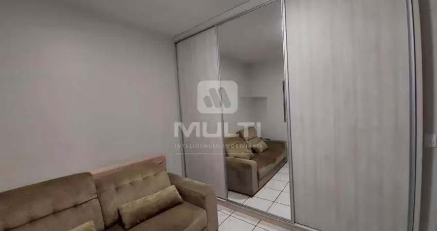 Casa com 3 quartos à venda no Presidente Roosevelt, Uberlândia 