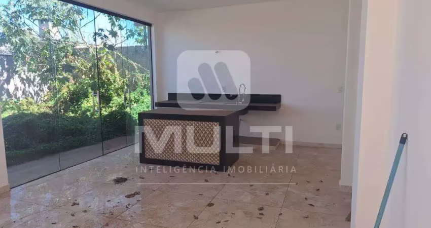 Casa com 4 quartos à venda no Jardim Holanda, Uberlândia 