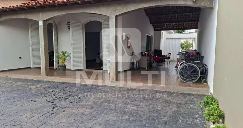 Casa com 8 quartos à venda no Daniel Fonseca, Uberlândia 