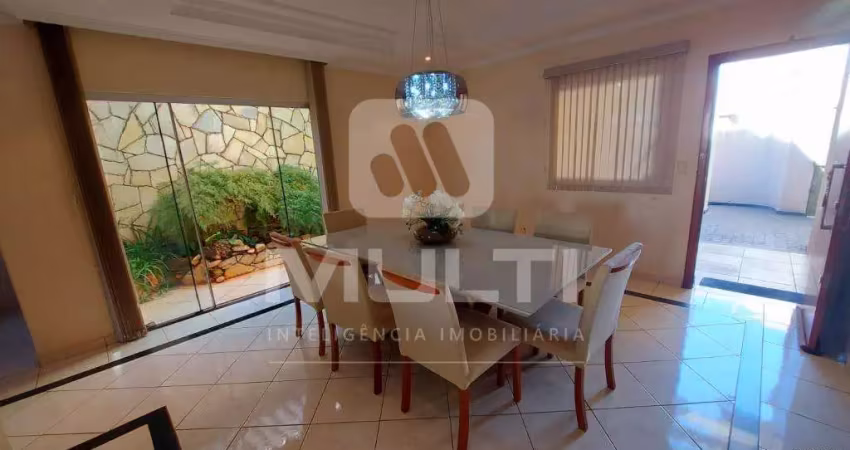 Casa com 3 quartos à venda no Santa Mônica, Uberlândia 