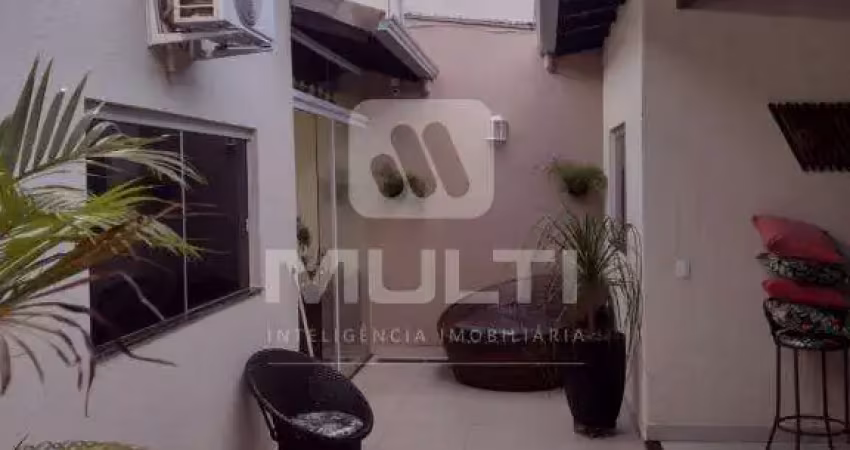 Casa com 4 quartos à venda no Jardim Patrícia, Uberlândia 