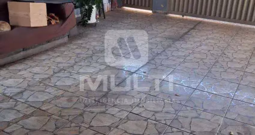 Casa com 3 quartos à venda no Planalto, Uberlândia 