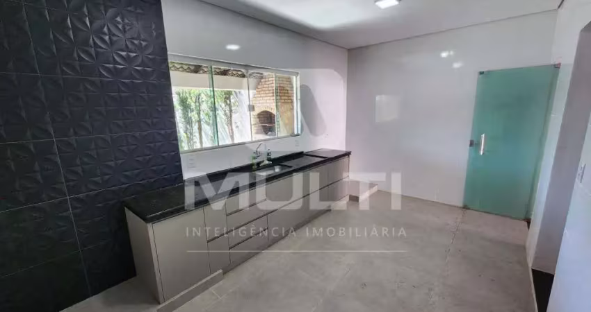 Casa com 3 quartos à venda na Cidade Jardim, Uberlândia 