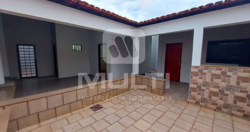 Casa com 3 quartos à venda na Cidade Jardim, Uberlândia 