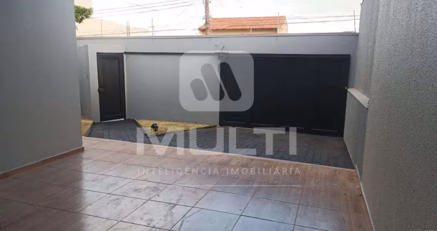 Casa com 3 quartos à venda na Cidade Jardim, Uberlândia 