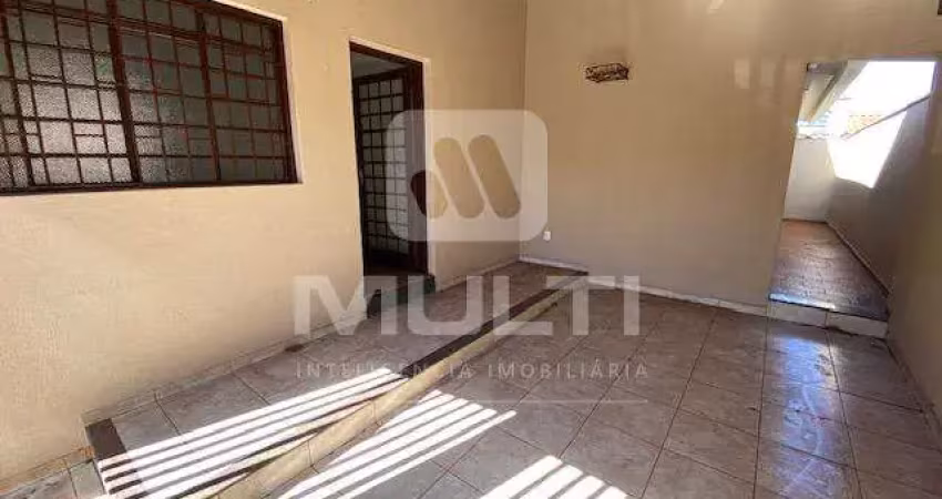 Casa com 3 quartos para alugar no Tibery, Uberlândia 