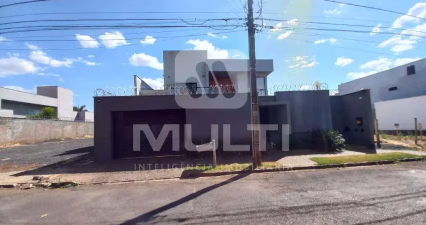 Casa com 3 quartos para alugar no Morada da Colina, Uberlândia 