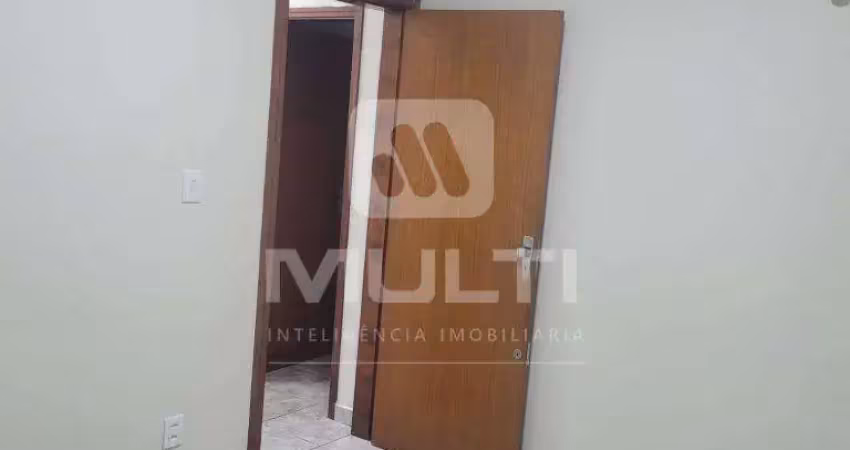 Casa com 3 quartos para alugar no Santa Mônica, Uberlândia 