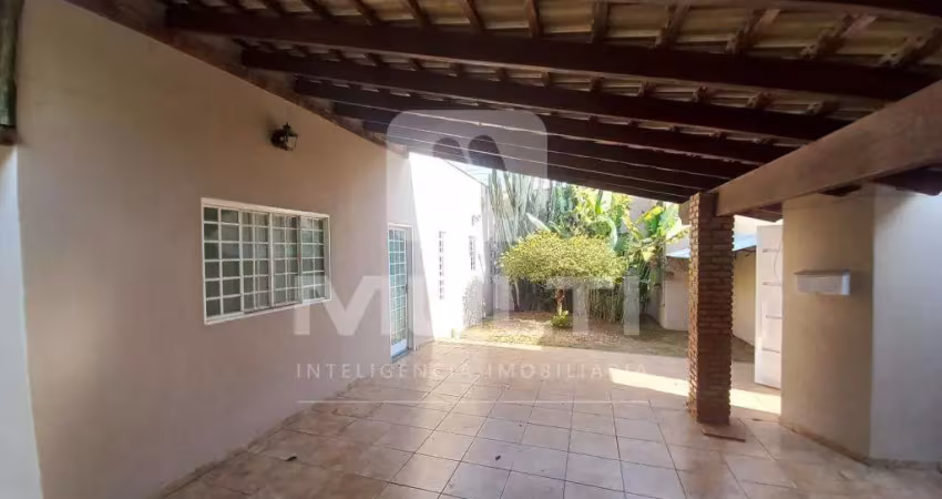 Casa com 4 quartos para alugar no Santa Mônica, Uberlândia 