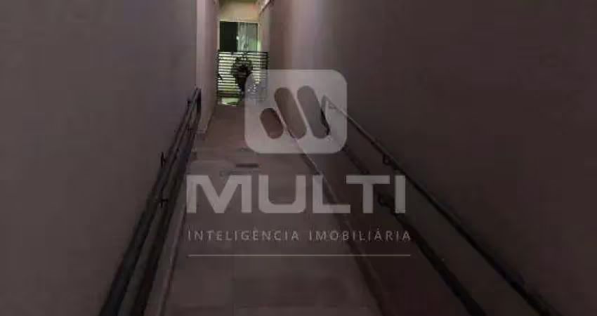 Casa com 2 quartos para alugar no Tabajaras, Uberlândia 